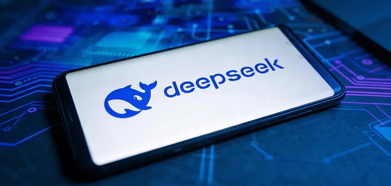 Open-Source AI Content/Web Chatbot using DeepSeek R1, Milvus Database & FireCrawler